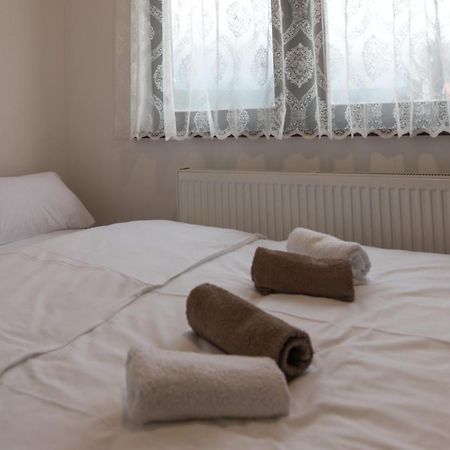 Viktorijini Konaci Aparthotel Kremna Ngoại thất bức ảnh