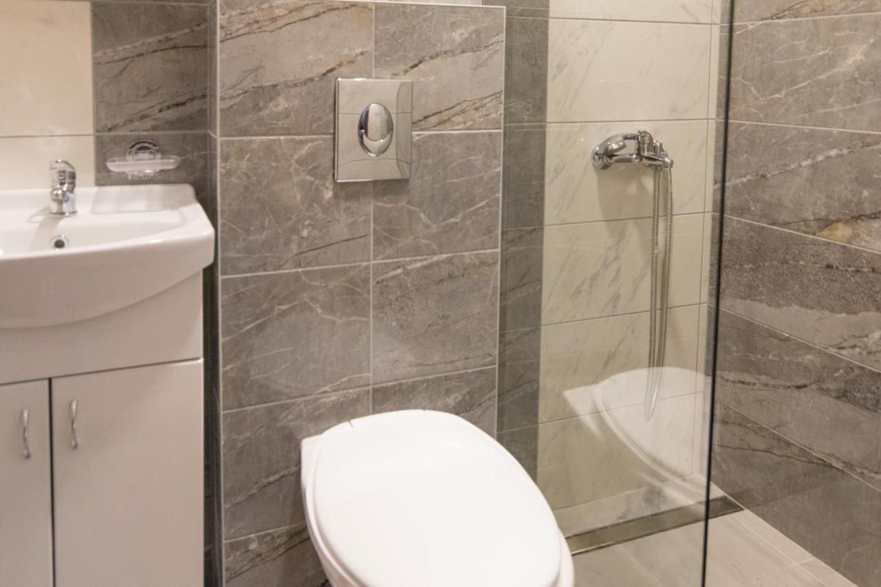 Viktorijini Konaci Aparthotel Kremna Ngoại thất bức ảnh