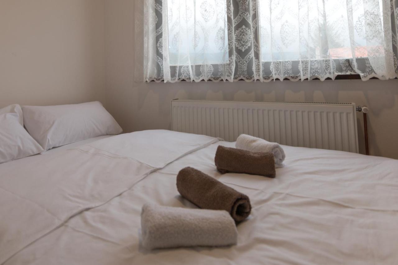 Viktorijini Konaci Aparthotel Kremna Ngoại thất bức ảnh