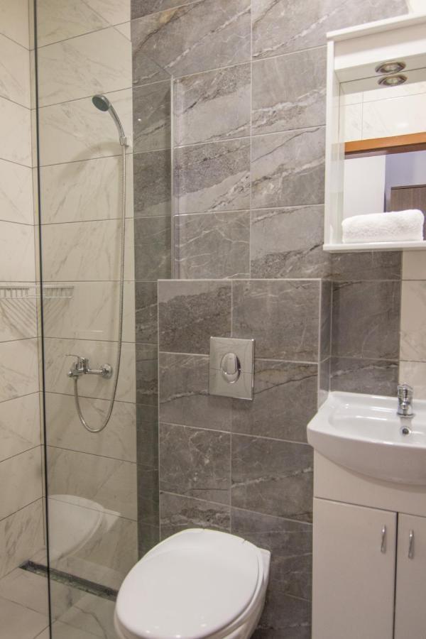 Viktorijini Konaci Aparthotel Kremna Ngoại thất bức ảnh