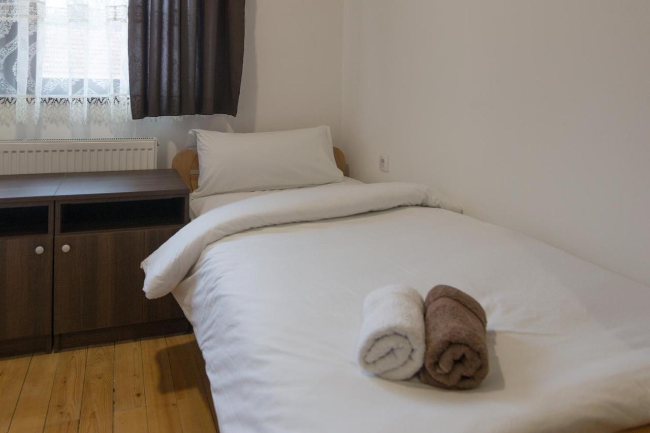 Viktorijini Konaci Aparthotel Kremna Ngoại thất bức ảnh