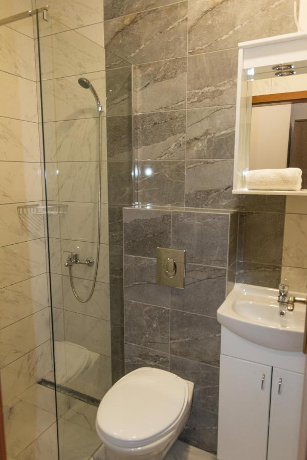 Viktorijini Konaci Aparthotel Kremna Ngoại thất bức ảnh