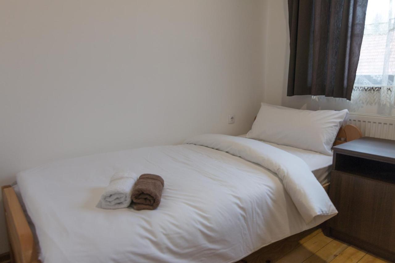Viktorijini Konaci Aparthotel Kremna Ngoại thất bức ảnh