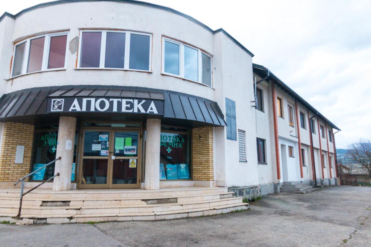Viktorijini Konaci Aparthotel Kremna Ngoại thất bức ảnh