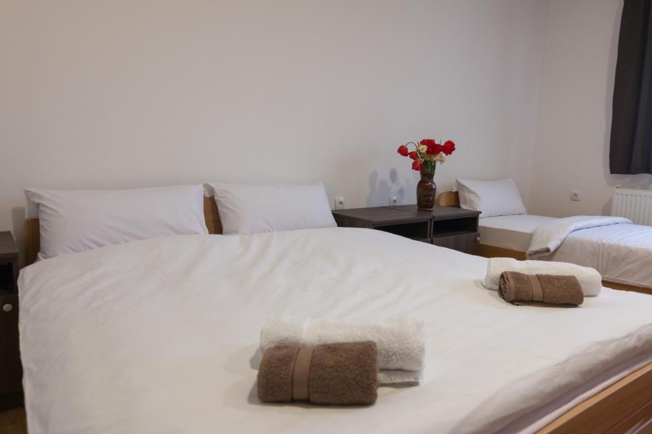 Viktorijini Konaci Aparthotel Kremna Ngoại thất bức ảnh