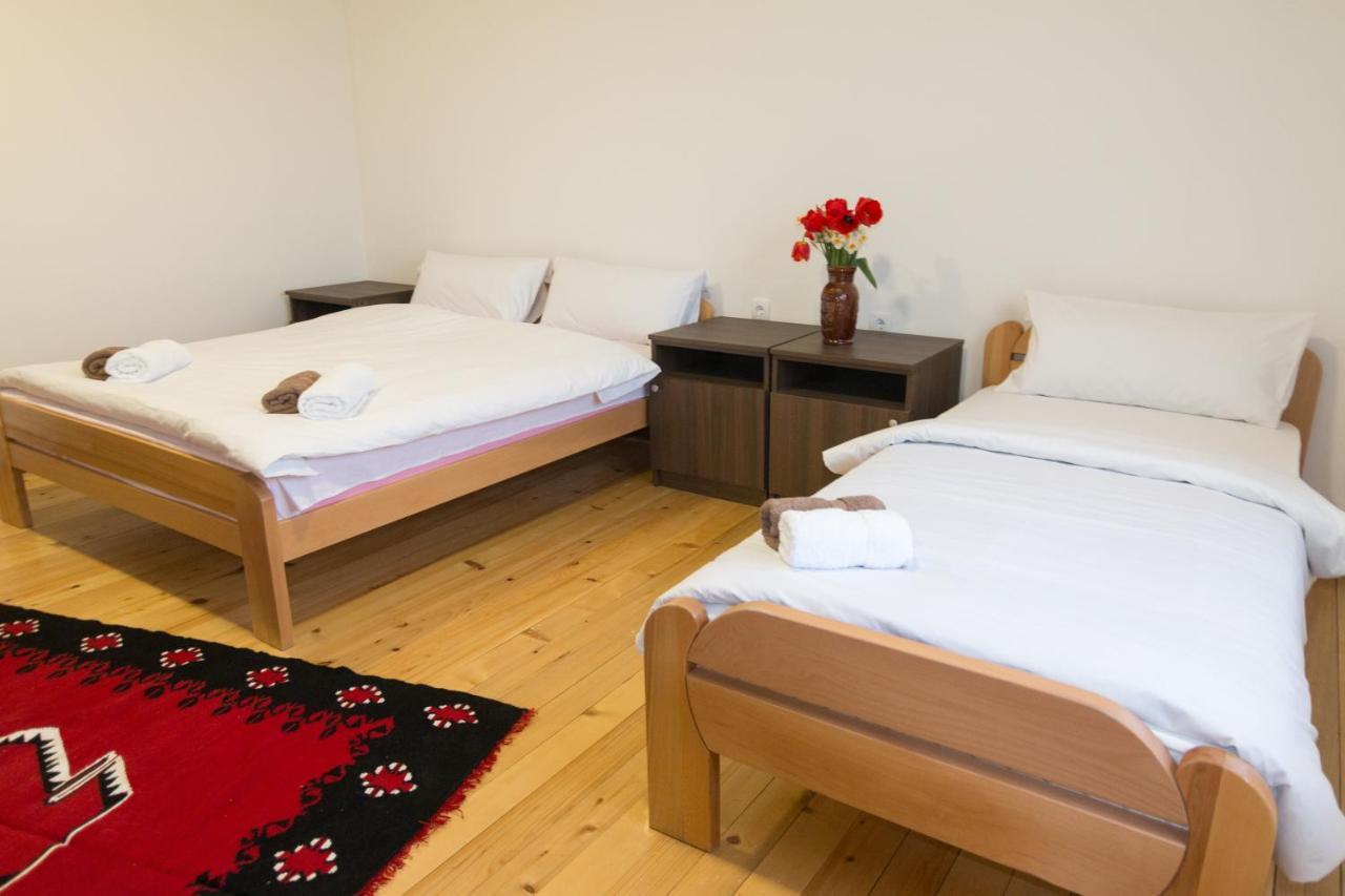 Viktorijini Konaci Aparthotel Kremna Ngoại thất bức ảnh