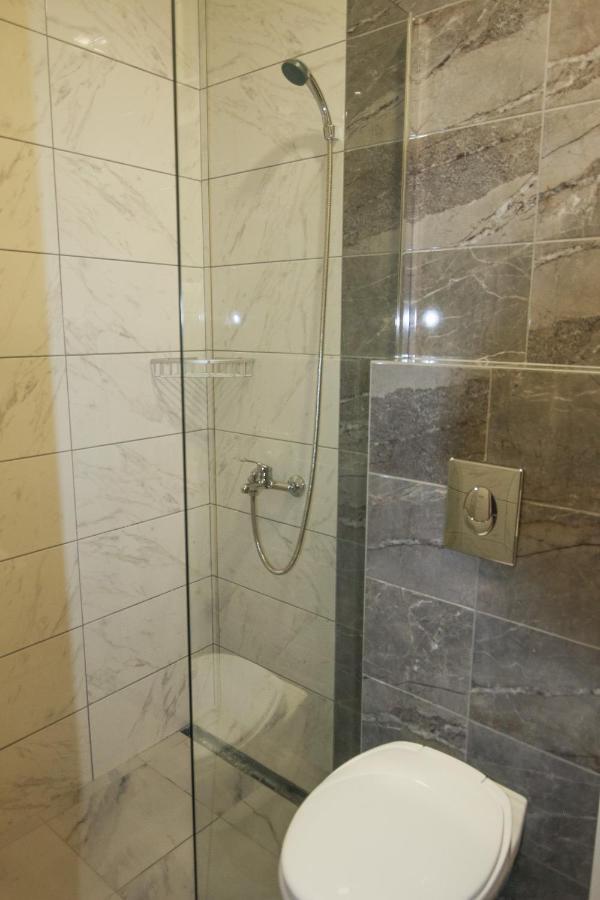 Viktorijini Konaci Aparthotel Kremna Ngoại thất bức ảnh