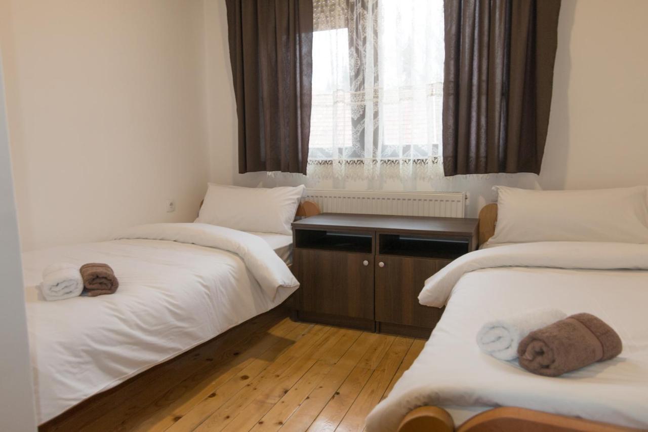 Viktorijini Konaci Aparthotel Kremna Ngoại thất bức ảnh