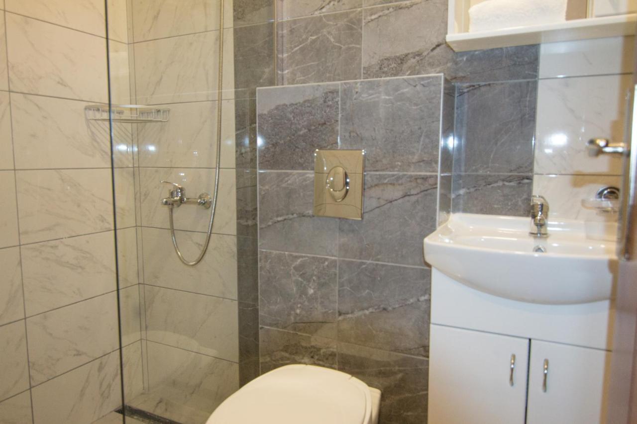 Viktorijini Konaci Aparthotel Kremna Ngoại thất bức ảnh