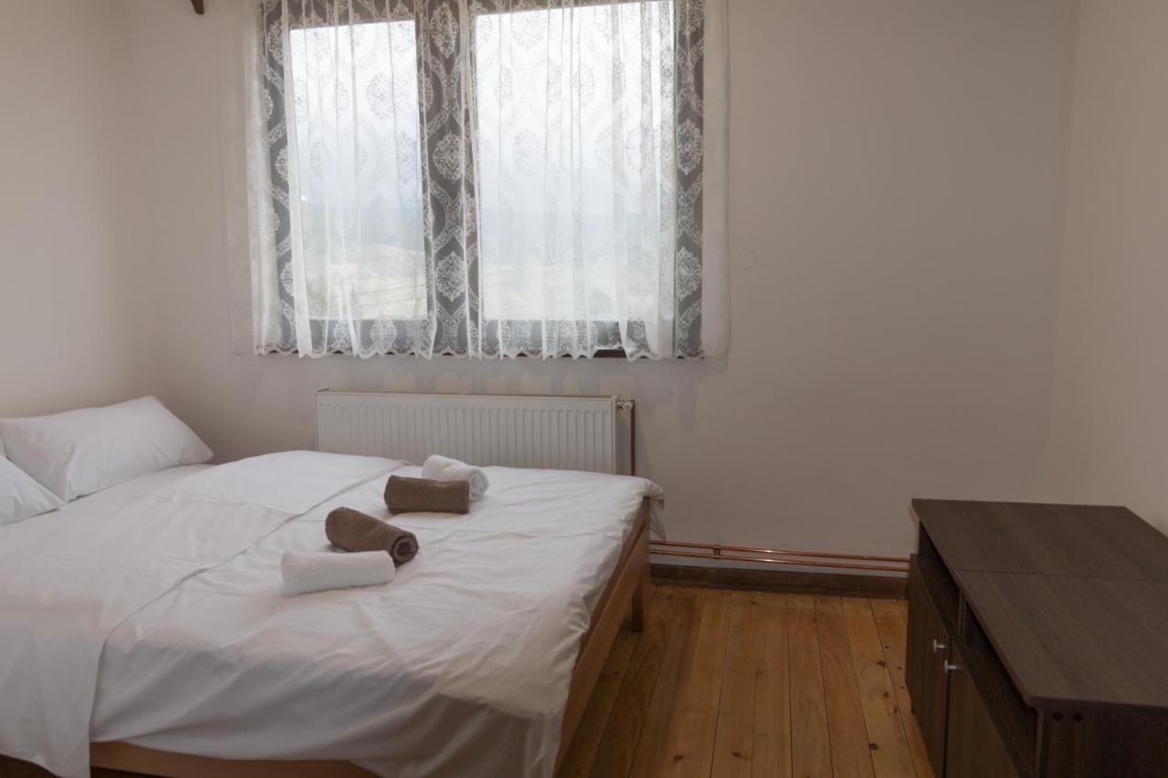 Viktorijini Konaci Aparthotel Kremna Ngoại thất bức ảnh