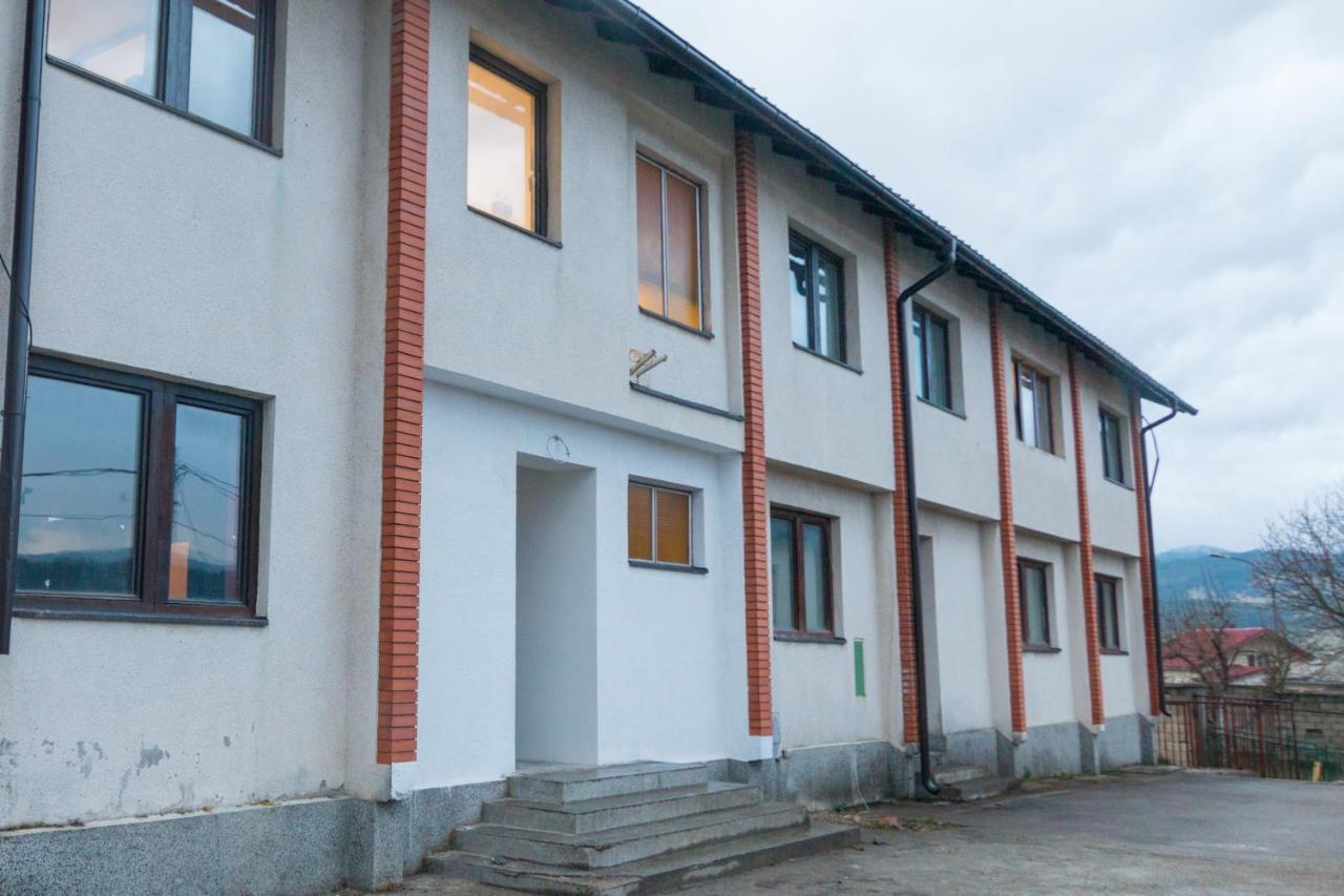 Viktorijini Konaci Aparthotel Kremna Ngoại thất bức ảnh
